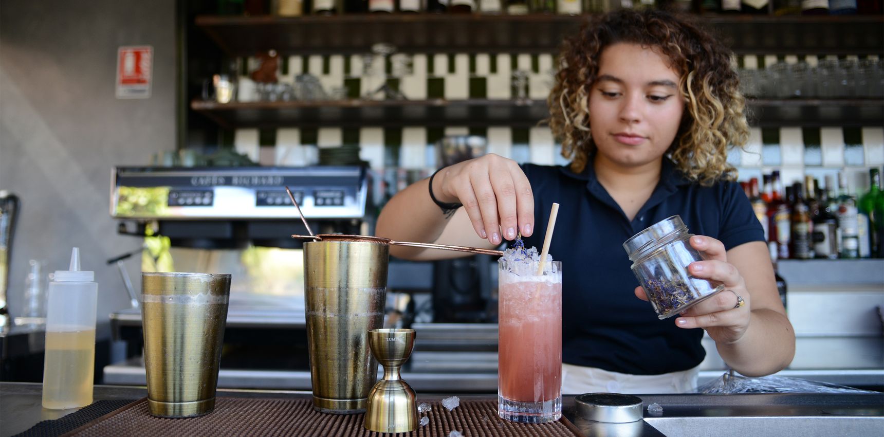 formation en alternance de commis de bar