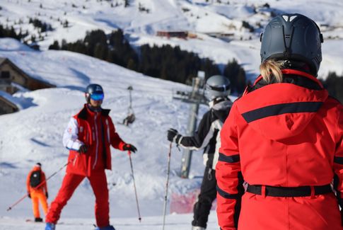 Groupe en cours de ski à courch