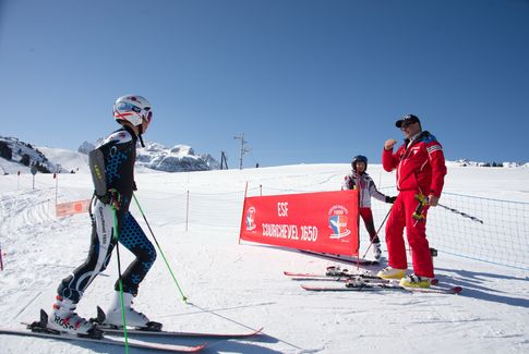 Compétition de ski, moniteur