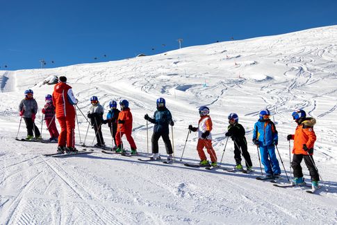 Groupe enfant de ski