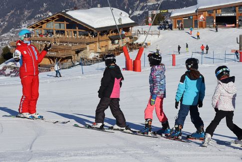 cours de ski collectif pour les enfants