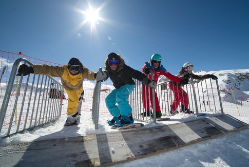 Départ boardercross moniteur de snow et ces élèves