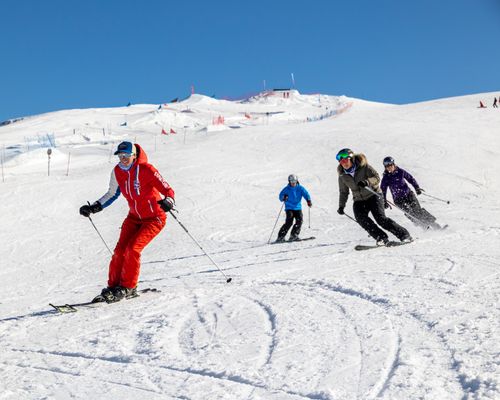 Cours de ski adulte avec un moniteur ESF